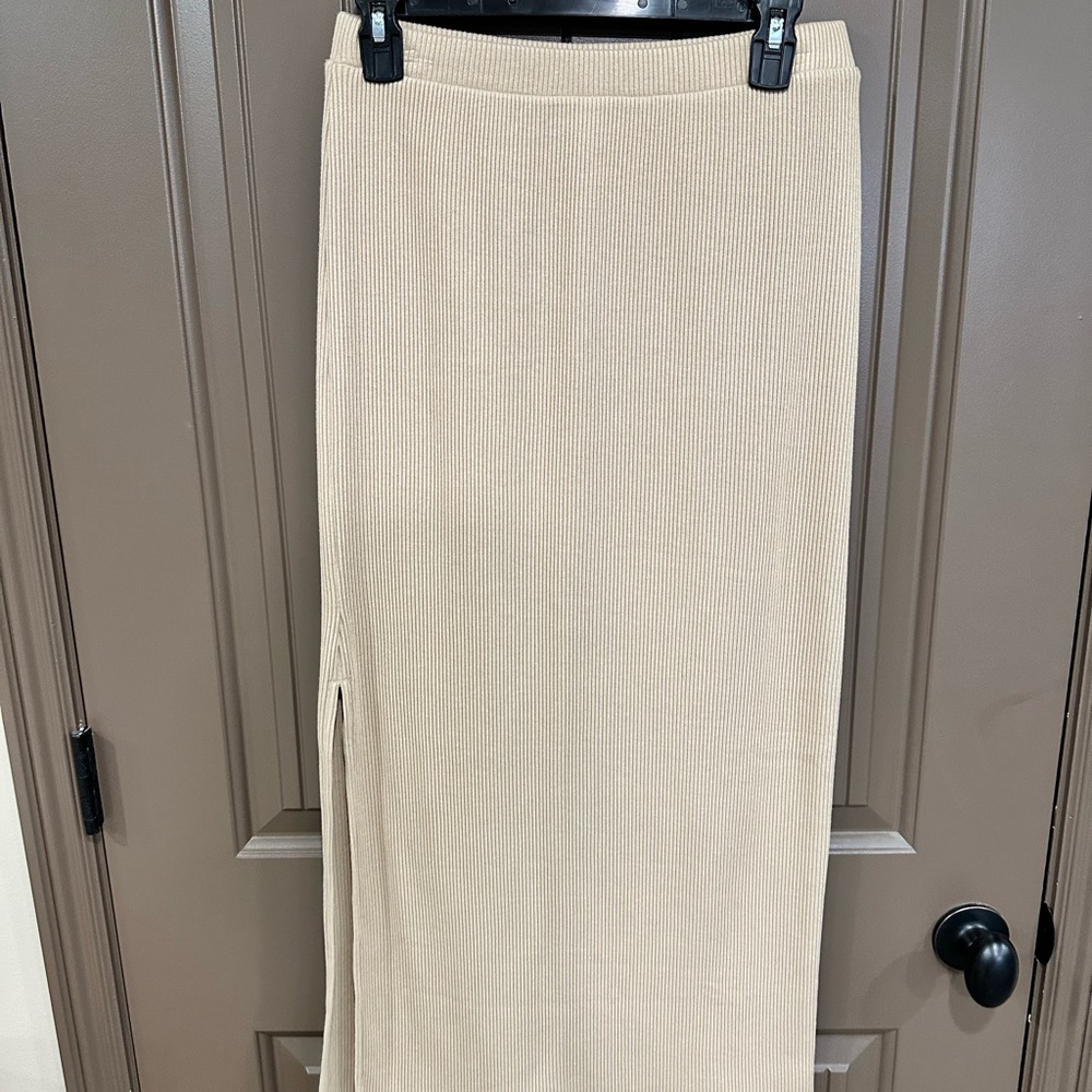 Old Navy Beige Pencil Skirt